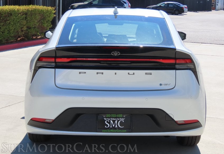 2025 Toyota Prius LE - Image 11