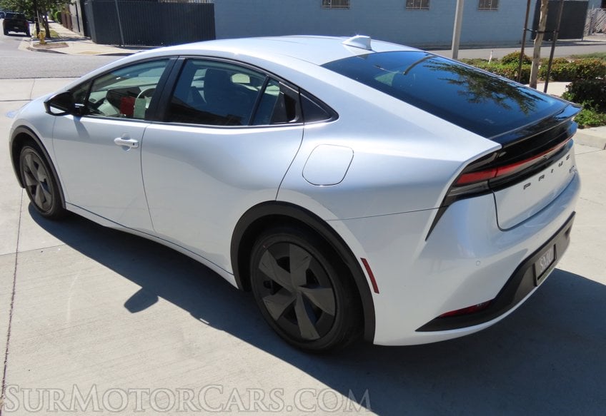 2025 Toyota Prius LE - Image 7