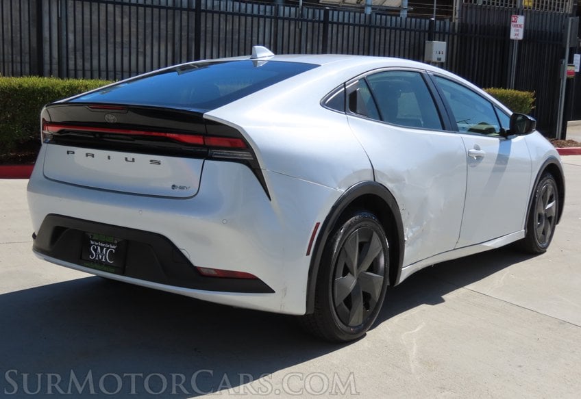 2025 Toyota Prius LE - Image 10