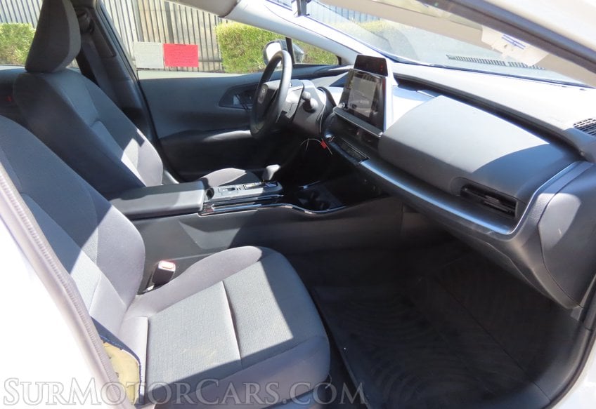 2025 Toyota Prius LE - Image 24
