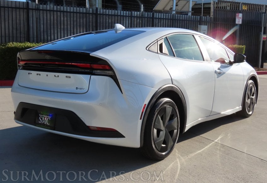 2025 Toyota Prius LE - Image 8