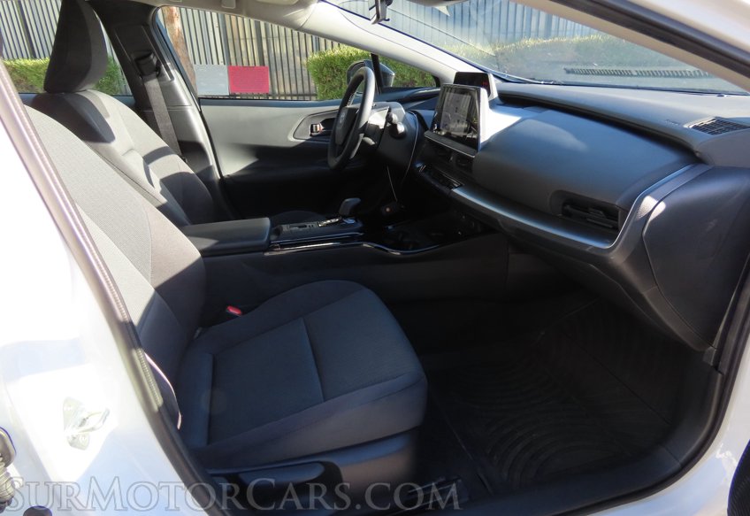 2025 Toyota Prius LE - Image 28