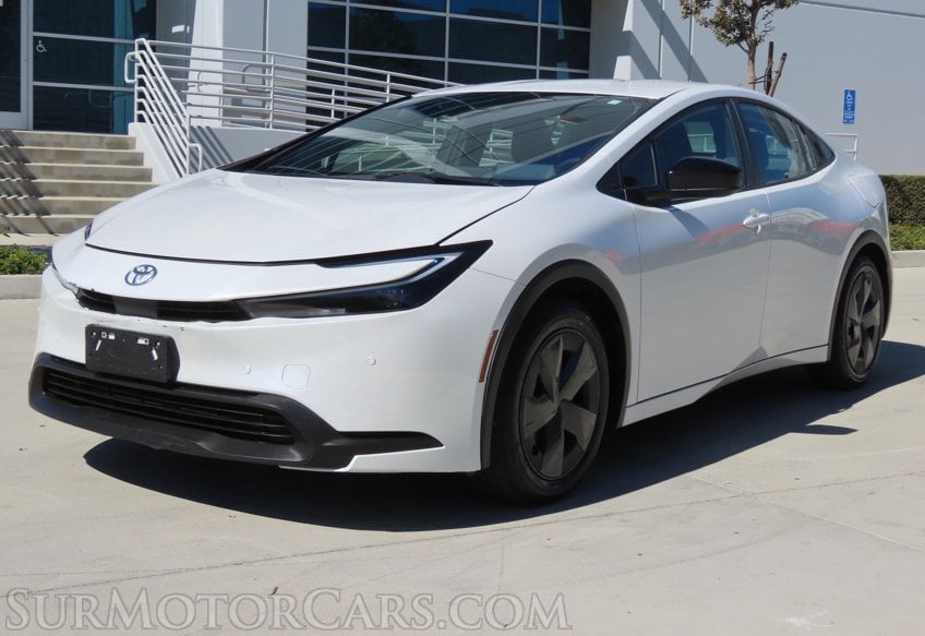 2025 Toyota Prius LE - Image 3