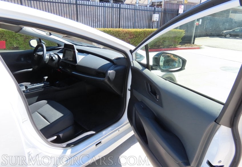 2025 Toyota Prius LE - Image 20