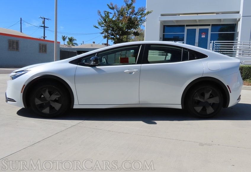 2025 Toyota Prius LE - Image 5