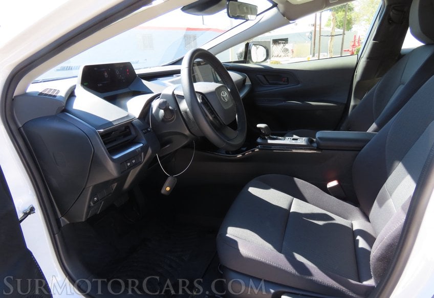 2025 Toyota Prius LE - Image 23