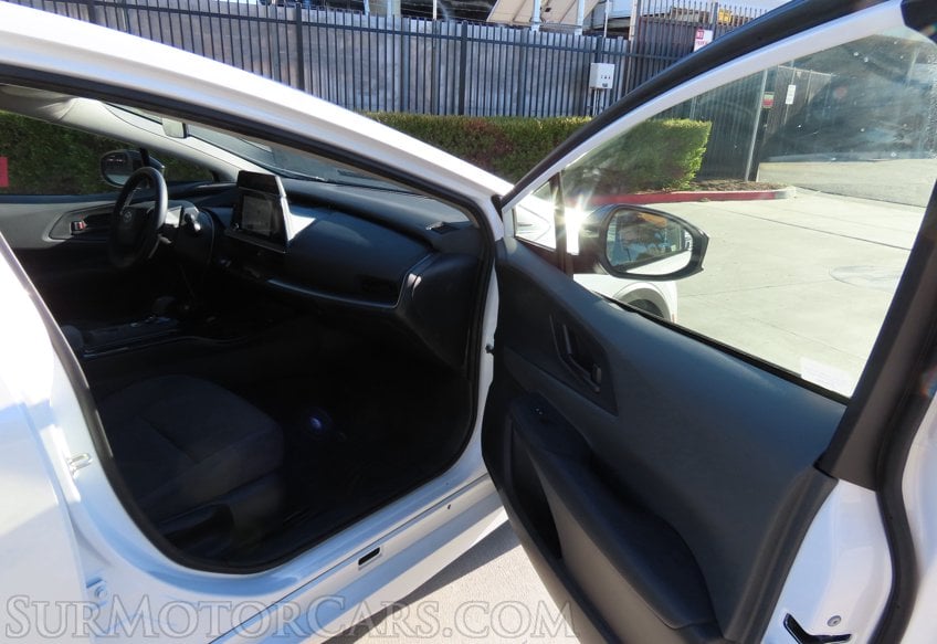 2025 Toyota Prius LE - Image 20