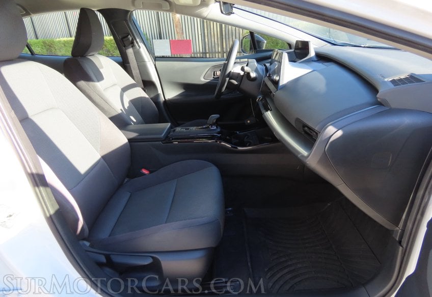 2025 Toyota Prius LE - Image 24