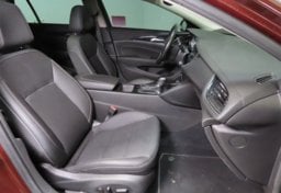 2018 Buick Regal TourX Essence - Image 18