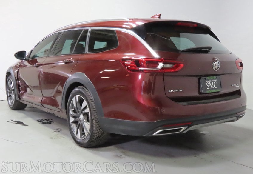 2018 Buick Regal TourX Essence - Image 4