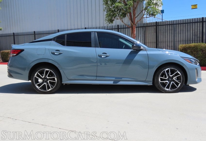 2025 Nissan Sentra SR - Image 9