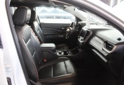 2022 GMC Acadia - Image 31