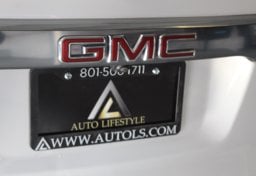 2022 GMC Acadia - Image 14