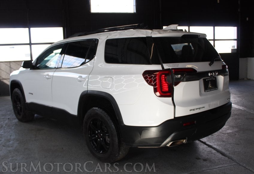 2022 GMC Acadia - Image 9