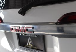 2022 GMC Acadia - Image 24