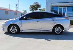 2018 Toyota Prius Three - Image 10