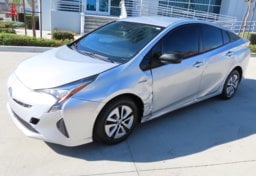 2018 Toyota Prius Three - Image 2