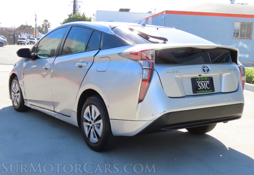 2018 Toyota Prius Three - Image 5