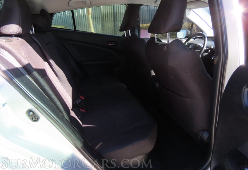 2018 Toyota Prius Three - Image 25