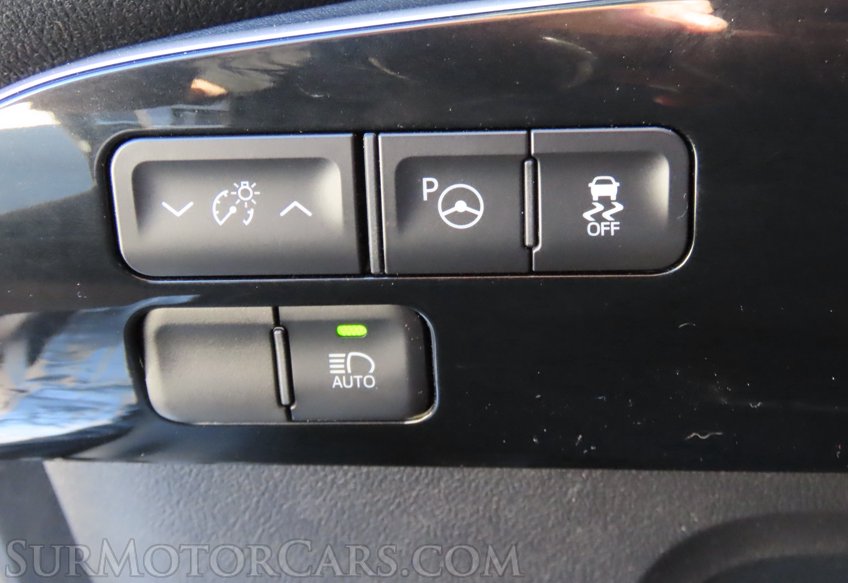 2018 Toyota Prius Three - Image 31