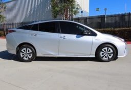 2018 Toyota Prius Three - Image 9