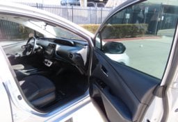 2018 Toyota Prius Three - Image 24