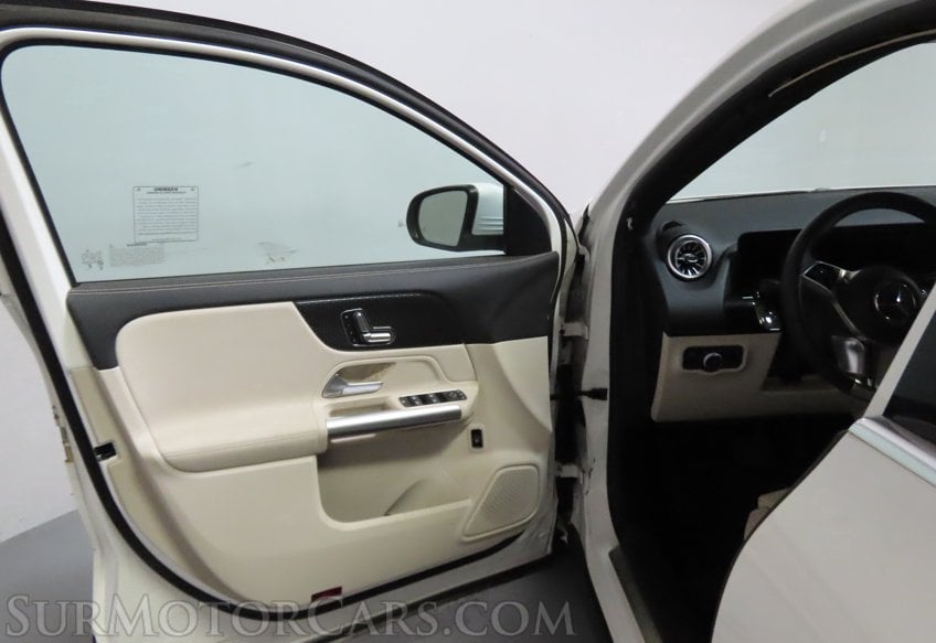 2025 Mercedes-Benz GLA 250 - Image 14