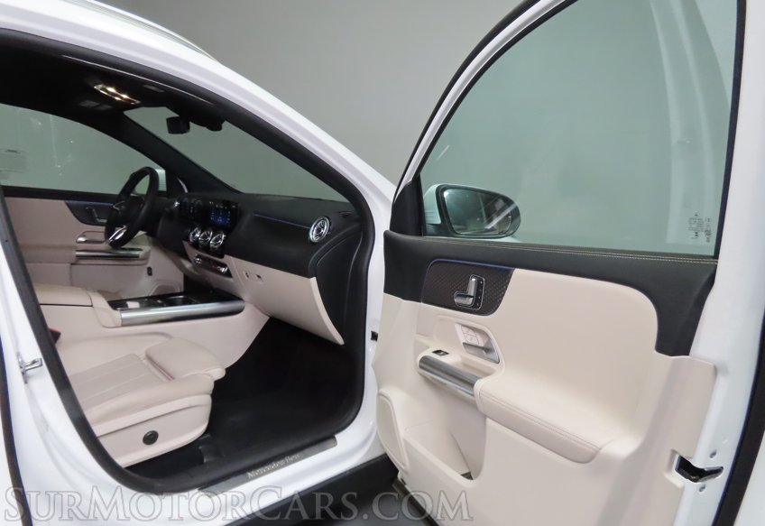 2025 Mercedes-Benz GLA 250 - Image 24