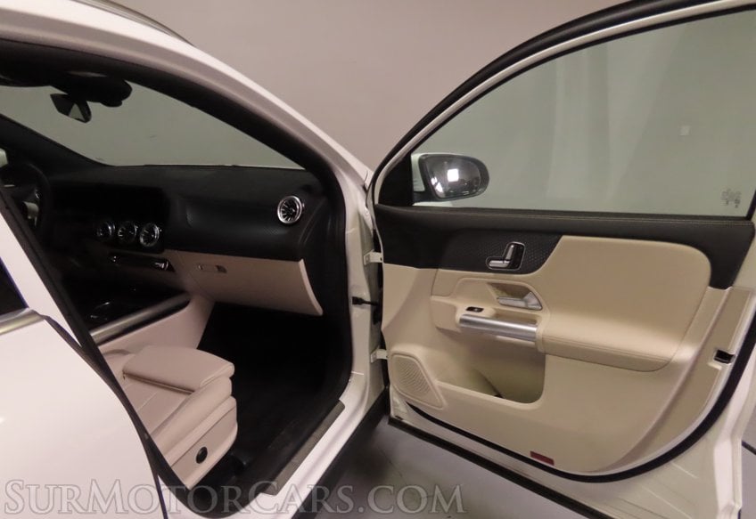2025 Mercedes-Benz GLA 250 - Image 15