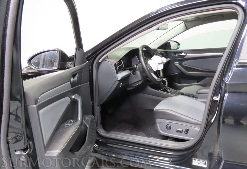 2025 Volkswagen Jetta - Image 19
