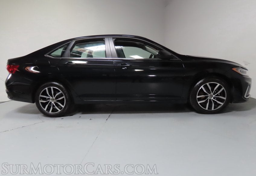 2025 Volkswagen Jetta - Image 6