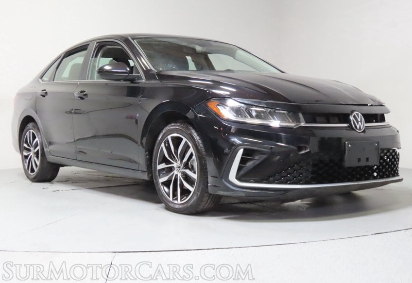 2025 Volkswagen Jetta - Image 3