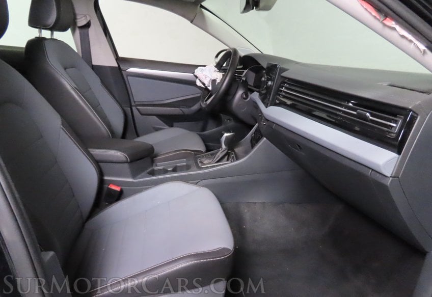 2025 Volkswagen Jetta - Image 28