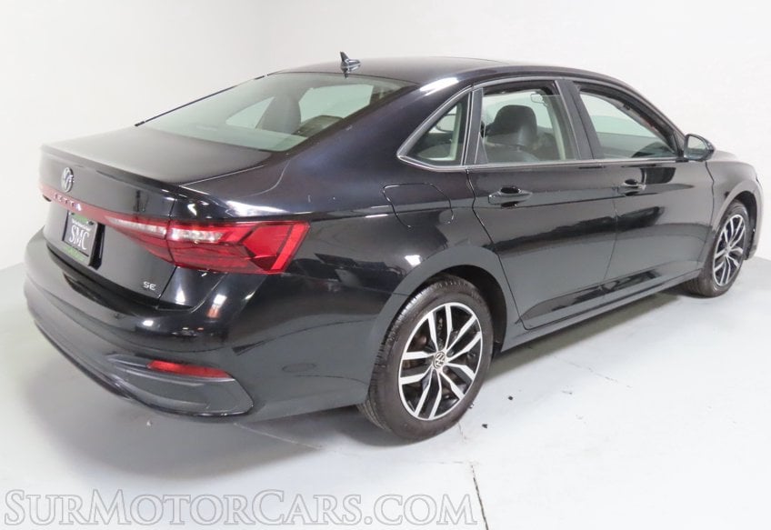 2025 Volkswagen Jetta - Image 10