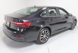 2025 Volkswagen Jetta - Image 10