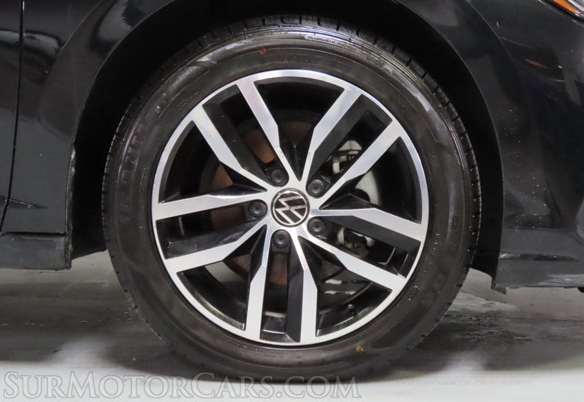 2025 Volkswagen Jetta - Image 18