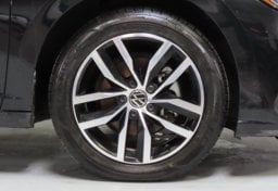 2025 Volkswagen Jetta - Image 18