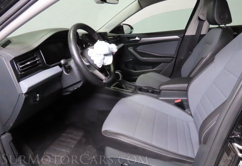 2025 Volkswagen Jetta - Image 23
