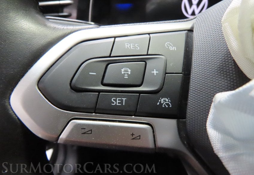 2025 Volkswagen Jetta - Image 32