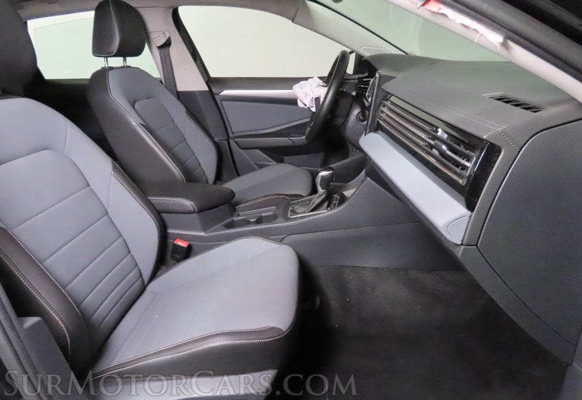 2025 Volkswagen Jetta - Image 24