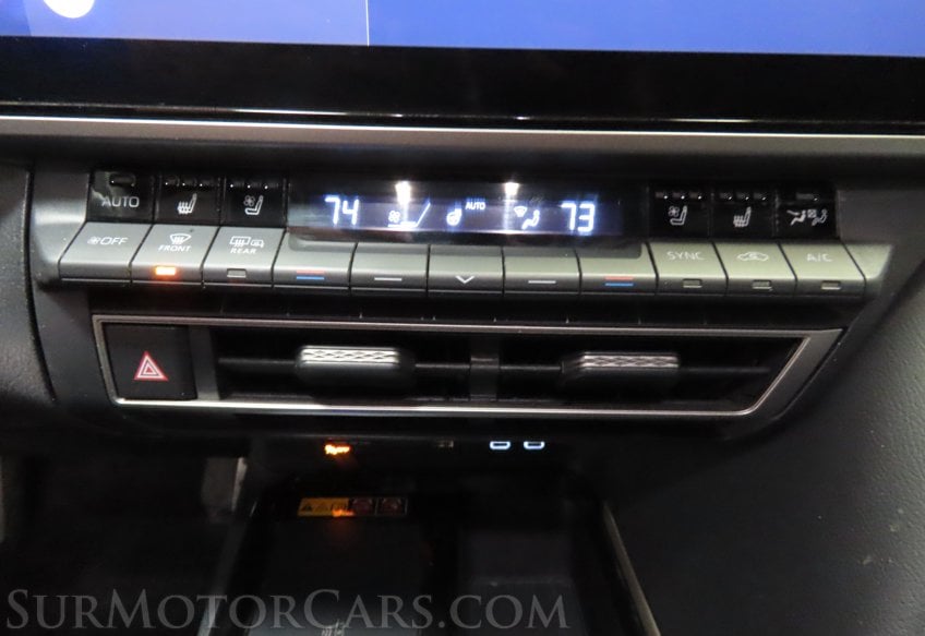 2025 Toyota Camry AWD HYBRID XSE - Image 40