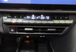 2025 Toyota Camry AWD HYBRID XSE - Image 40