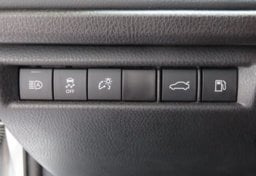 2025 Toyota Camry AWD HYBRID XSE - Image 41