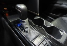 2025 Toyota Camry AWD HYBRID XSE - Image 42