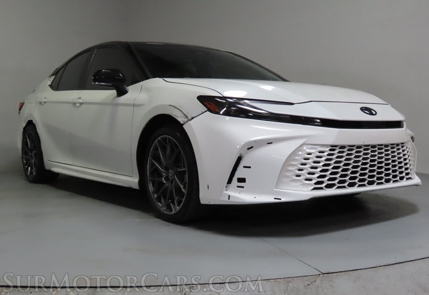 2025 Toyota Camry AWD HYBRID XSE - Image 4