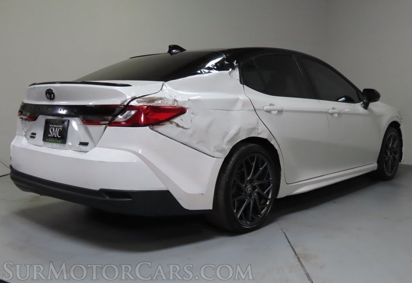 2025 Toyota Camry AWD HYBRID XSE - Image 9