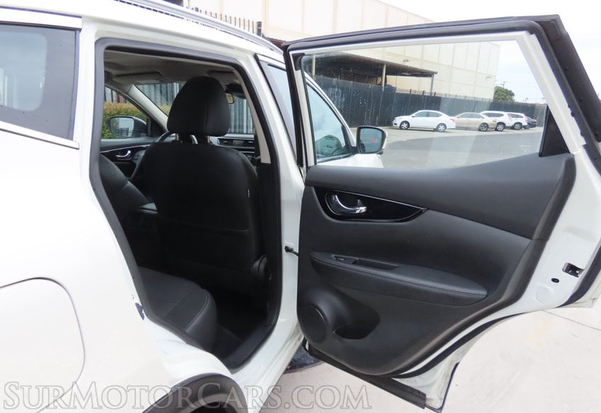 2017 Nissan Rogue Sport - Image 18