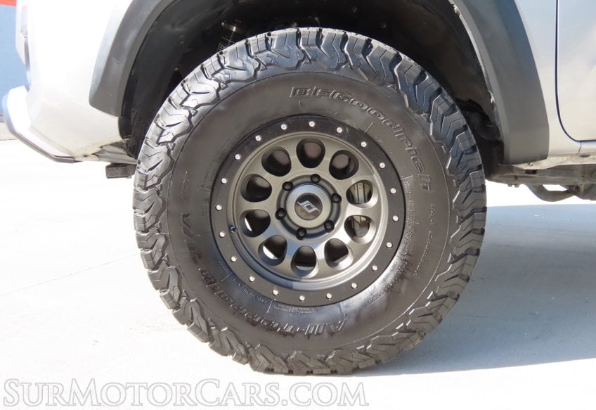 2020 Toyota Tacoma TRD Off-Road - Image 23