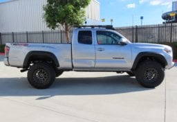 2020 Toyota Tacoma TRD Off-Road - Image 5