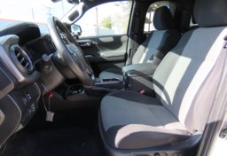 2020 Toyota Tacoma TRD Off-Road - Image 32